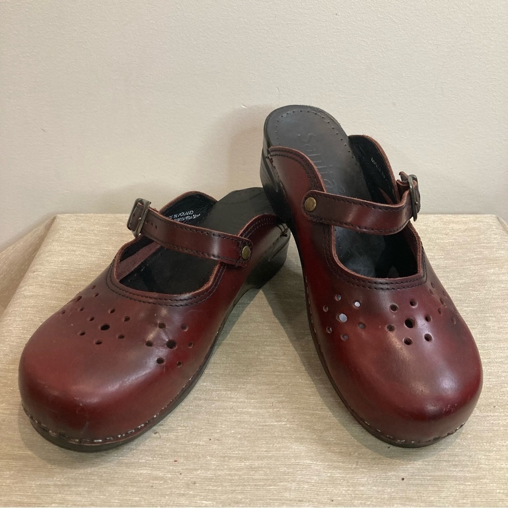 SANITA Sz 41 Professional Slip On Leather Perforated Toe Cap Comfort Clog Mules